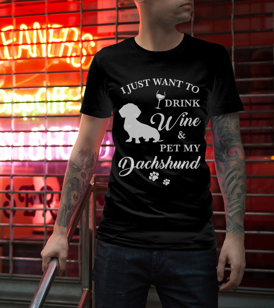 I Just Want To Drink Wine And Pet My Dachshund T-Shirt