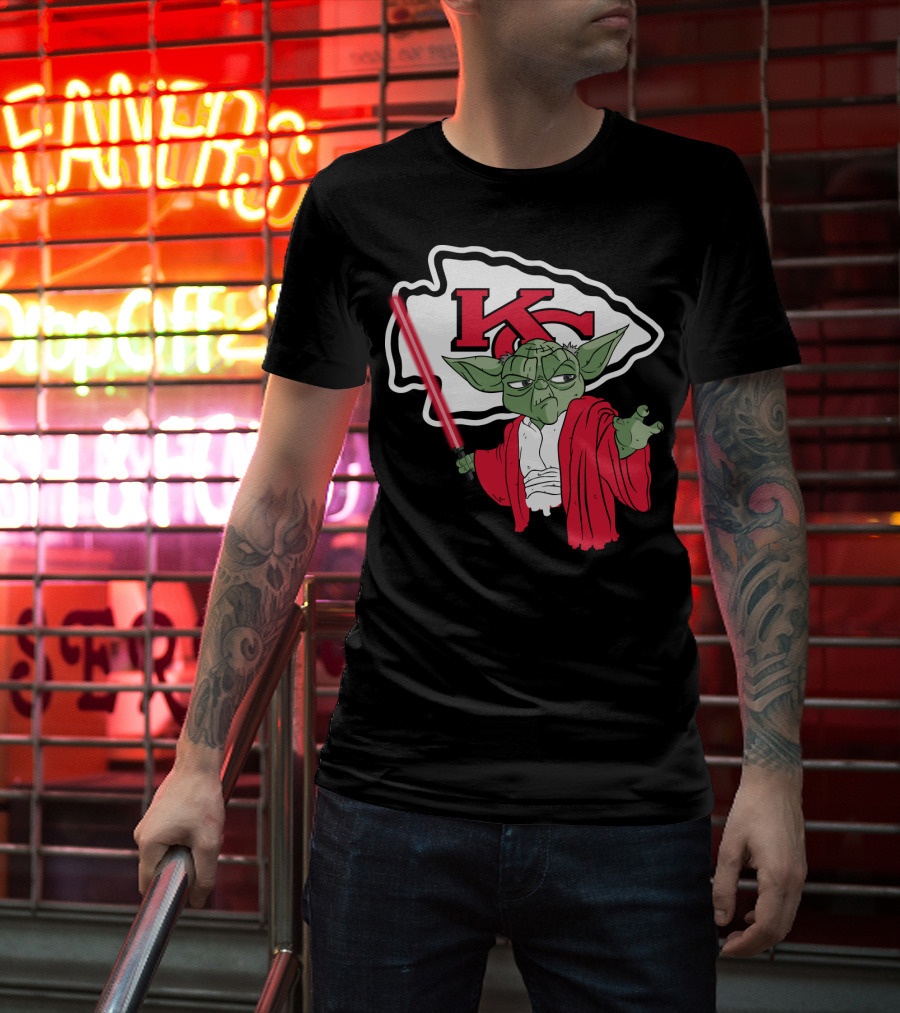 Kansas City Chiefs Yoda Lightsaber Fan T-Shirt