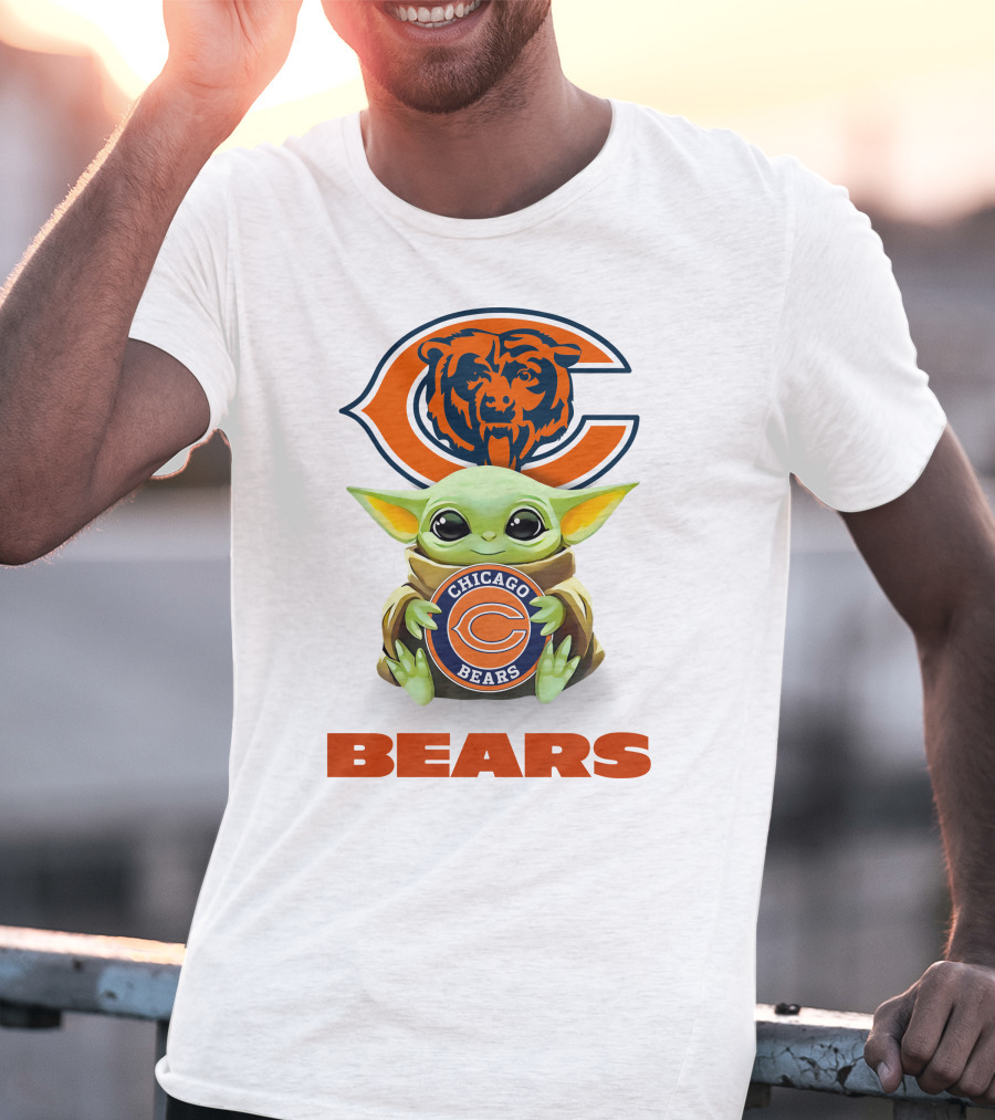 Grogu Hug Chicago Bears Bears T-Shirt