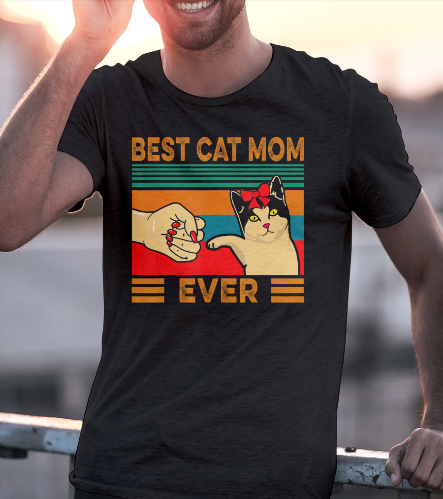 Best Cat Mom Ever Vintage Retro Cat Fist Bump T-Shirt