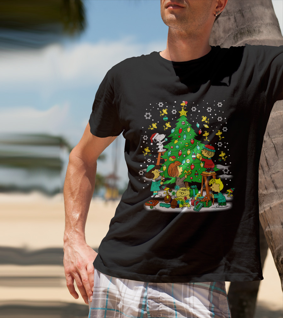 Peanuts Noel Christmas Tree Decorating With Snoopy And Friends T-Shirt