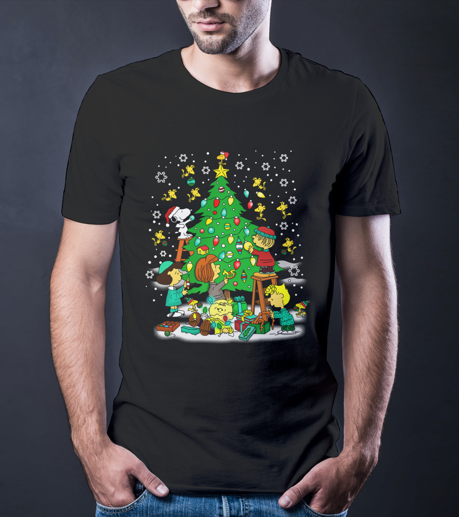 Peanuts Noel Christmas Tree Decorating With Snoopy And Friends T-Shirt