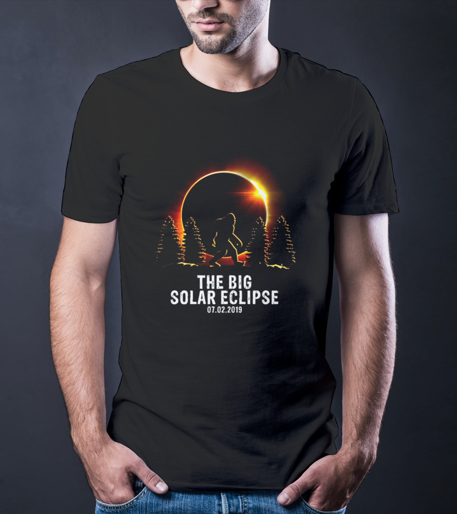 The Big Solar Eclipse Bigfoot 07.02.2019 Forest Silhouette T-Shirt