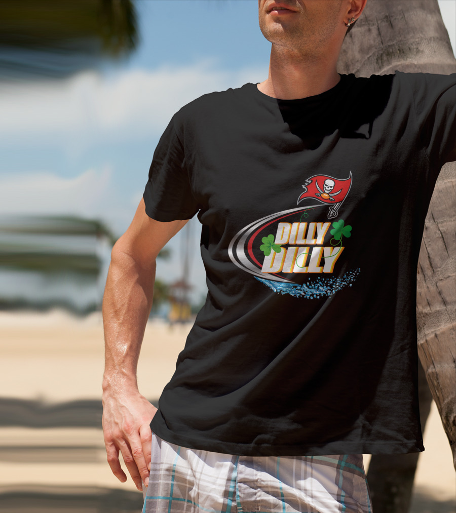 Dilly Dilly Tampa Bay Buccaneers Flag With Shamrocks And Water Splash T-Shirt