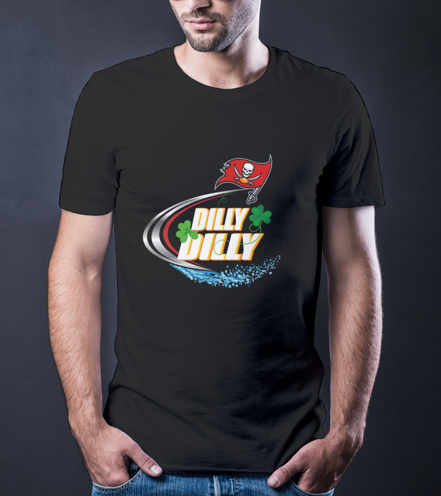 Dilly Dilly Tampa Bay Buccaneers Flag With Shamrocks And Water Splash T-Shirt