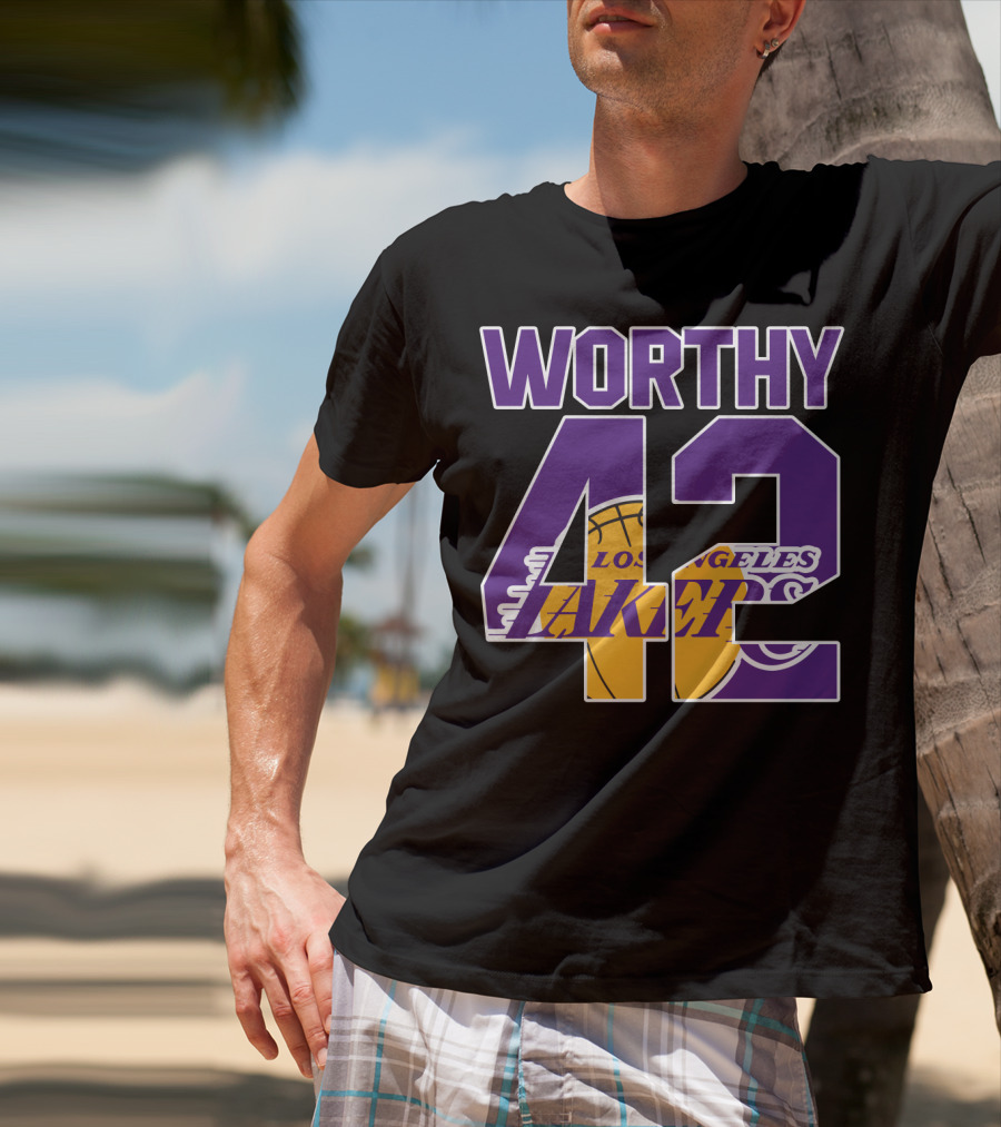 Worthy 42 Los Angeles Lakers Basketball T-Shirt