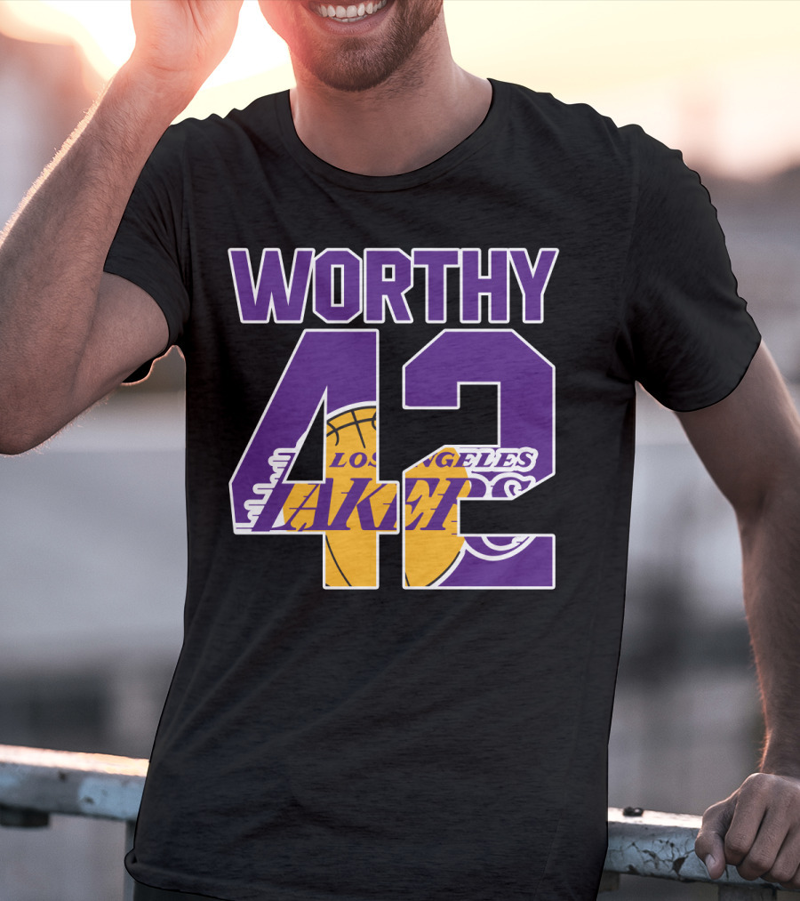 Worthy 42 Los Angeles Lakers Basketball T-Shirt