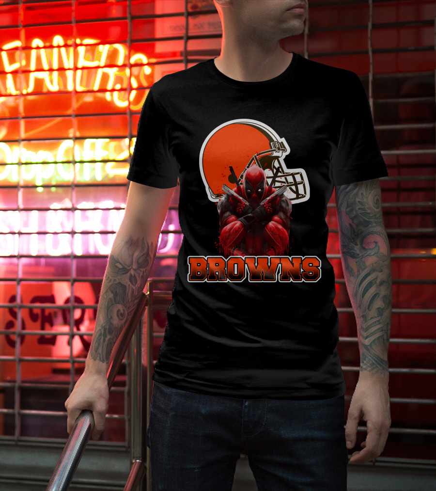 Cleveland Browns Deadpool Crossover Football Fan T-Shirt