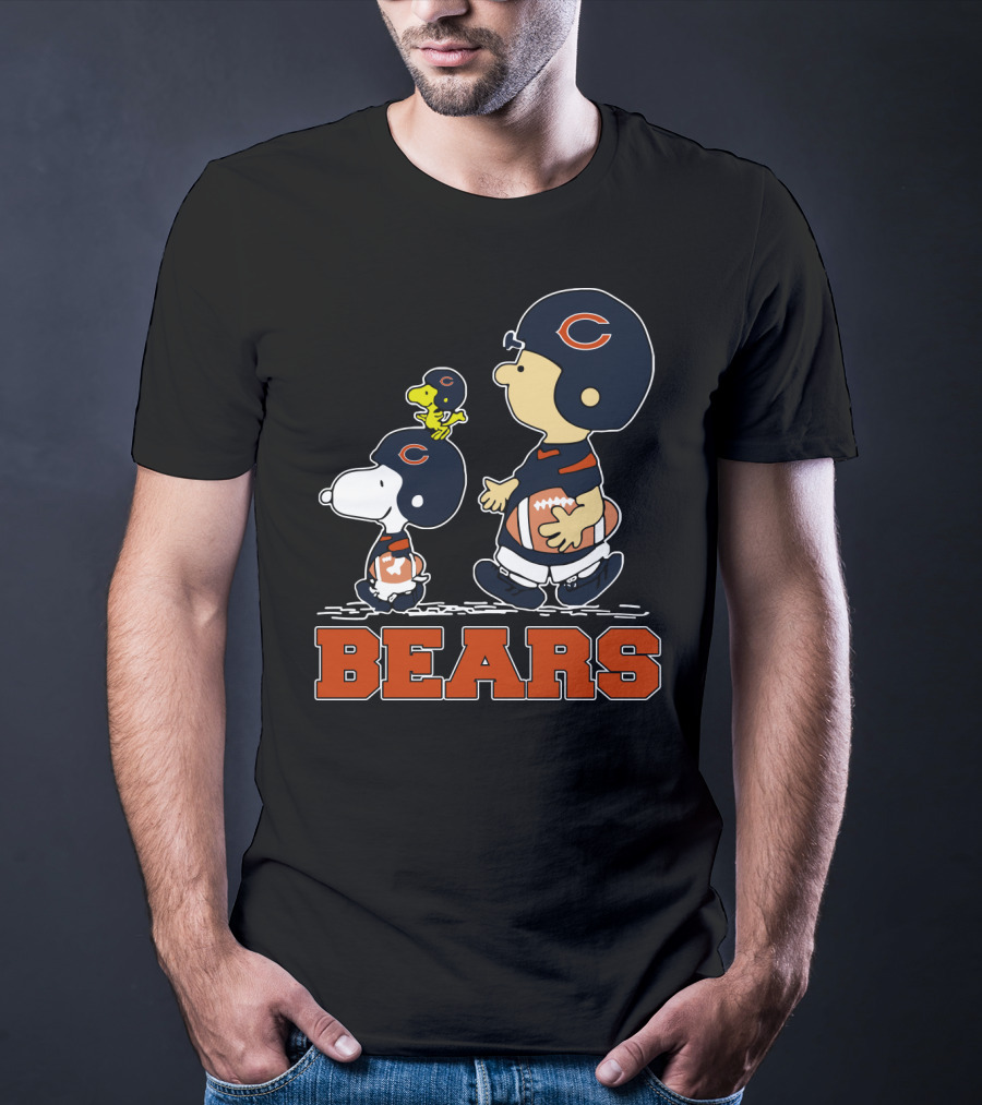 Snoopy And Woodstock With Chicago Bears Football Helmets Walking Together T-Shirt