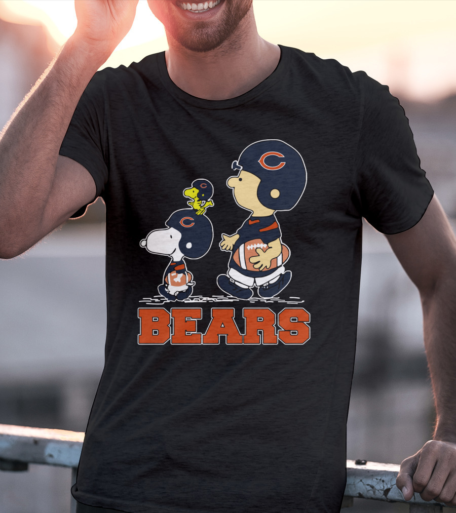 Snoopy And Woodstock With Chicago Bears Football Helmets Walking Together T-Shirt