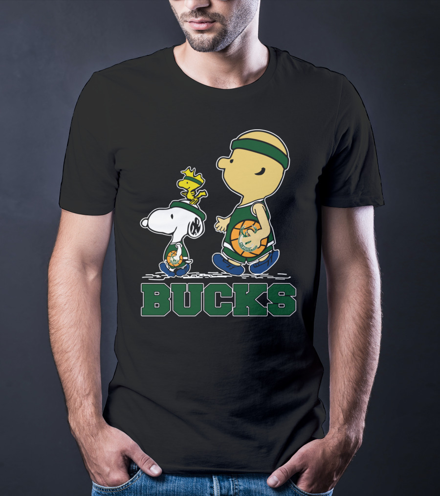 Snoopy Woodstock And Basketball Walking With Milwaukee Bucks Fans T-Shirt