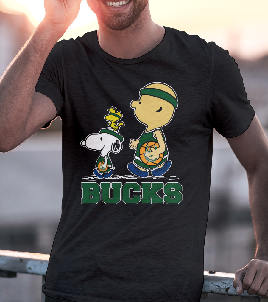 Snoopy Woodstock And Basketball Walking With Milwaukee Bucks Fans T-Shirt
