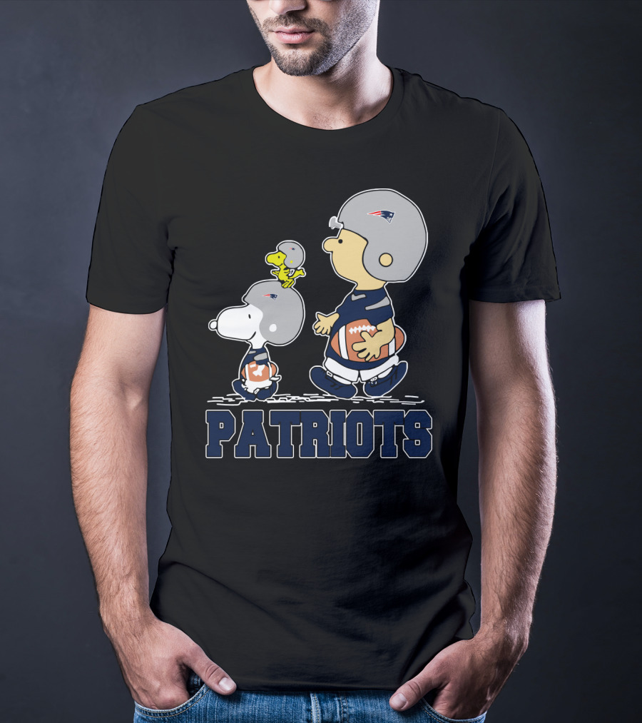 Snoopy Woodstock And New England Patriots Football Fans Peanuts Charlie Brown T-Shirt