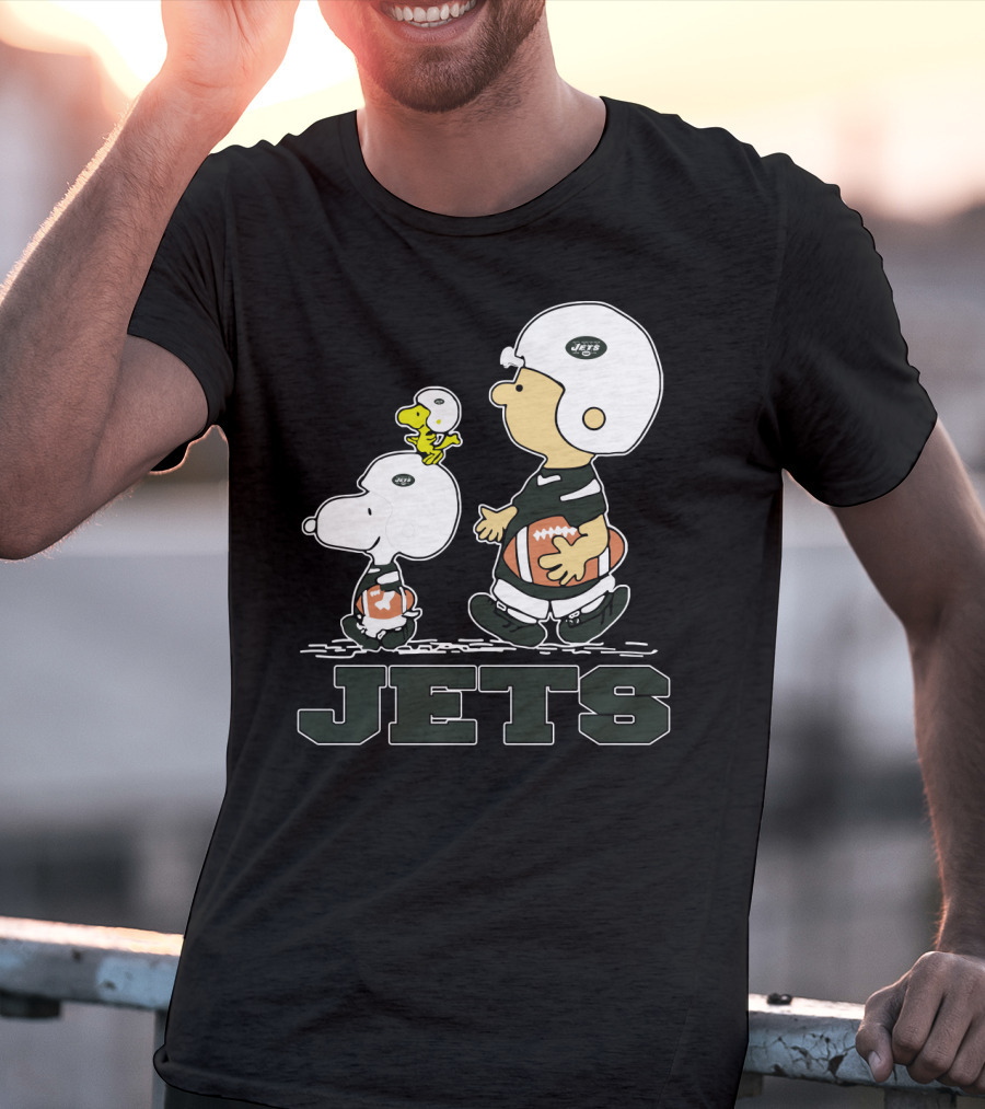 Snoopy And New York Jets Fans Football Team Helmets Charlie Brown Woodstock T-Shirt
