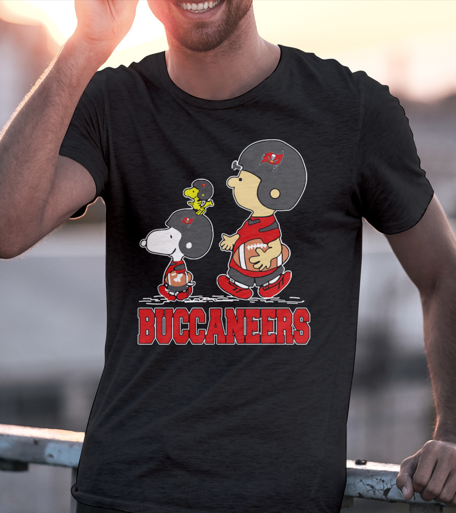 Snoopy And Woodstock With Tampa Bay Buccaneers Football Fans T-Shirt
