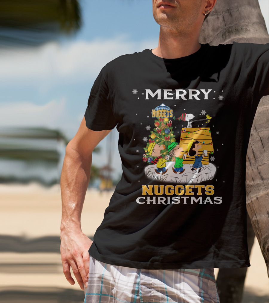 Merry Denver Nuggets Christmas Peanuts Characters And Snoopy Decorate Tree T-Shirt