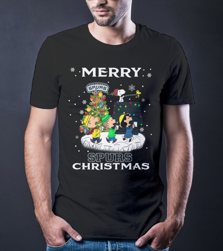 Merry San Antonio Spurs Christmas Snoopy And Peanuts Caroling T-Shirt