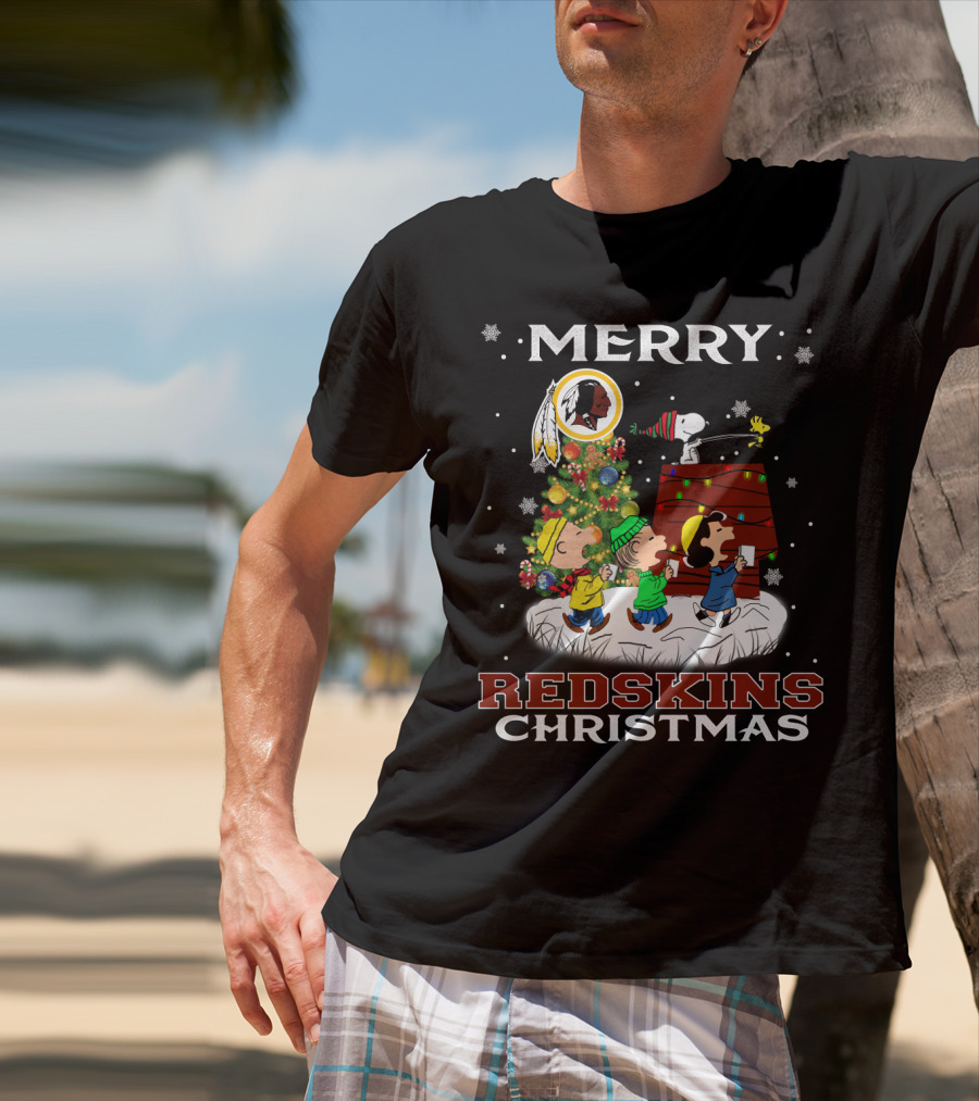 Merry Redskins Christmas Snoopy Peanuts Holiday Celebration T-Shirt
