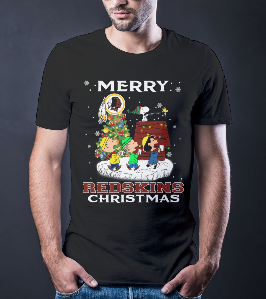 Merry Redskins Christmas Snoopy Peanuts Holiday Celebration T-Shirt