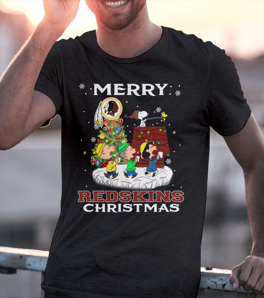 Merry Redskins Christmas Snoopy Peanuts Holiday Celebration T-Shirt