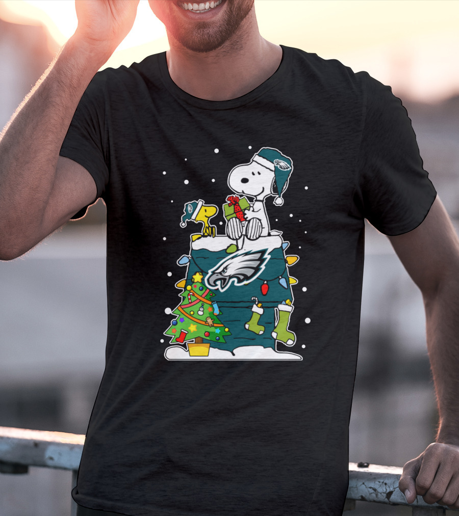 Philadelphia Eagles Christmas Snoopy And Woodstock Football Fan T-Shirt