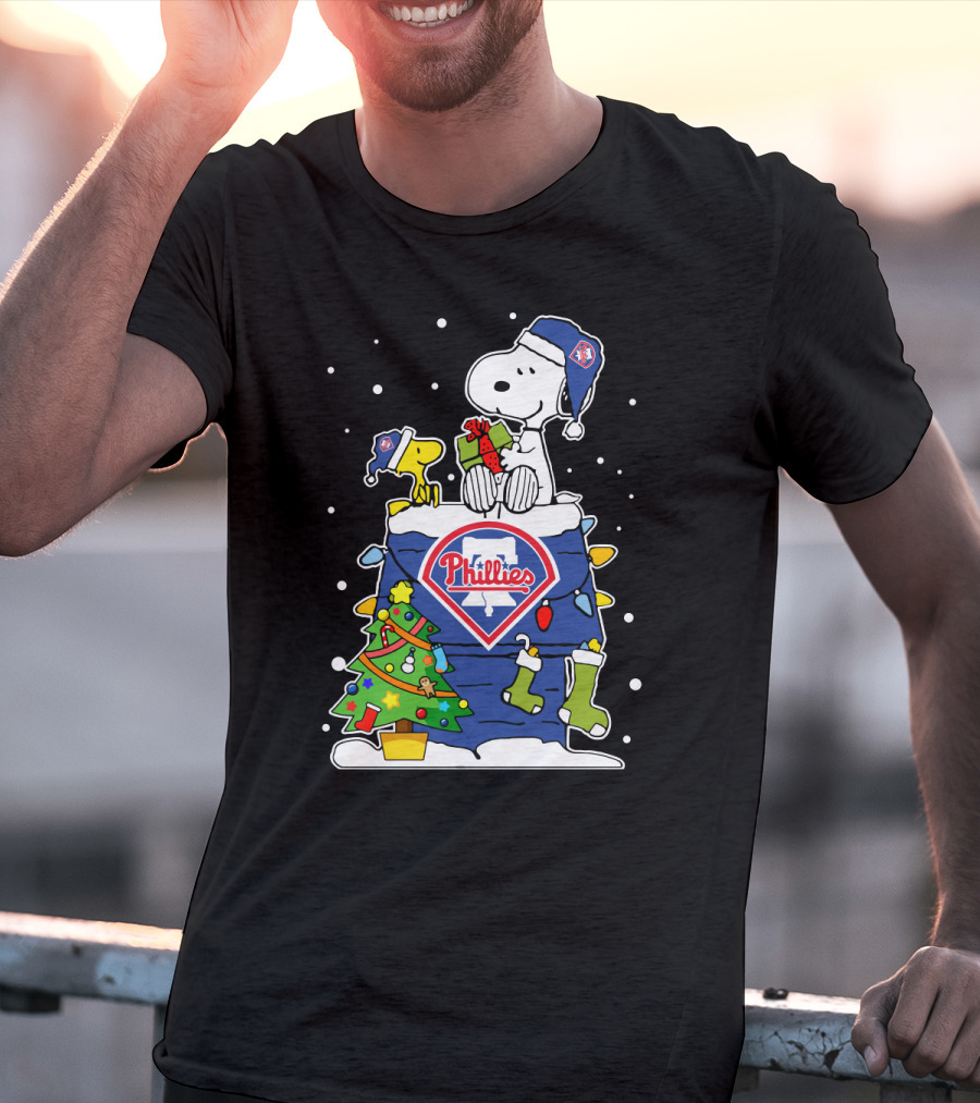 Snoopy And Woodstock With Philadelphia Phillies Christmas Present T-Shirt