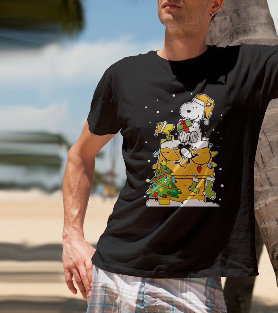 Snoopy And Woodstock Celebrate Christmas With Pittsburgh Penguins Hockey Holiday Scene T-Shirt