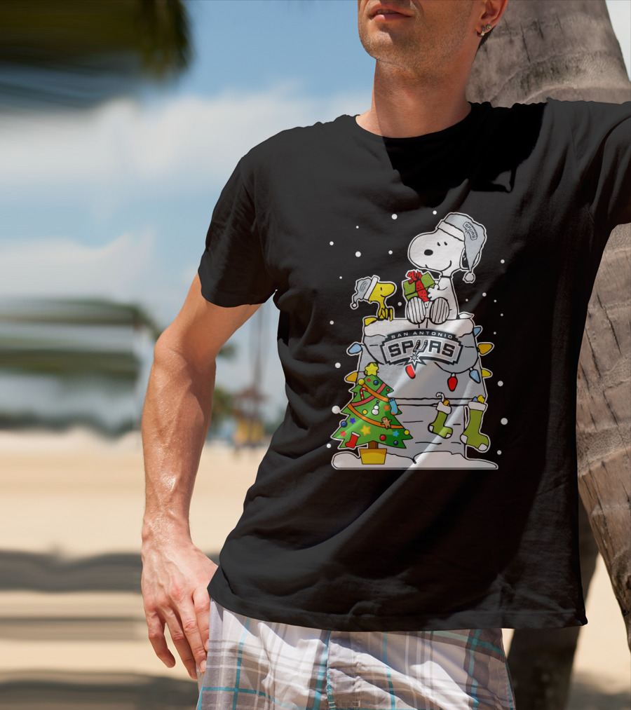 San Antonio Spurs Snoopy Christmas Peanuts Fans T-Shirt