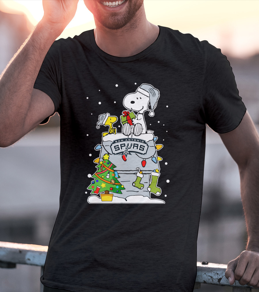 San Antonio Spurs Snoopy Christmas Peanuts Fans T-Shirt