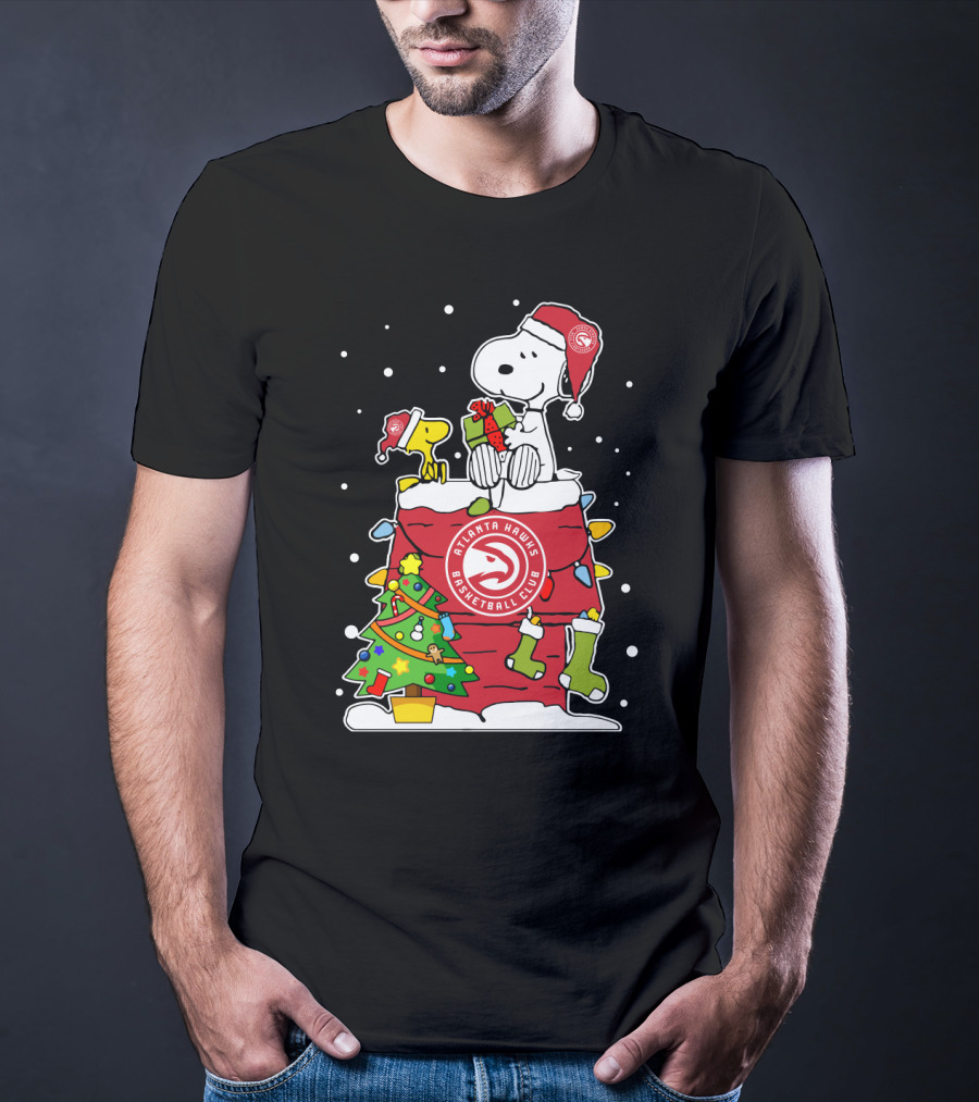 Atlanta Hawks Basketball Club Snoopy Christmas Holiday Scene T-Shirt