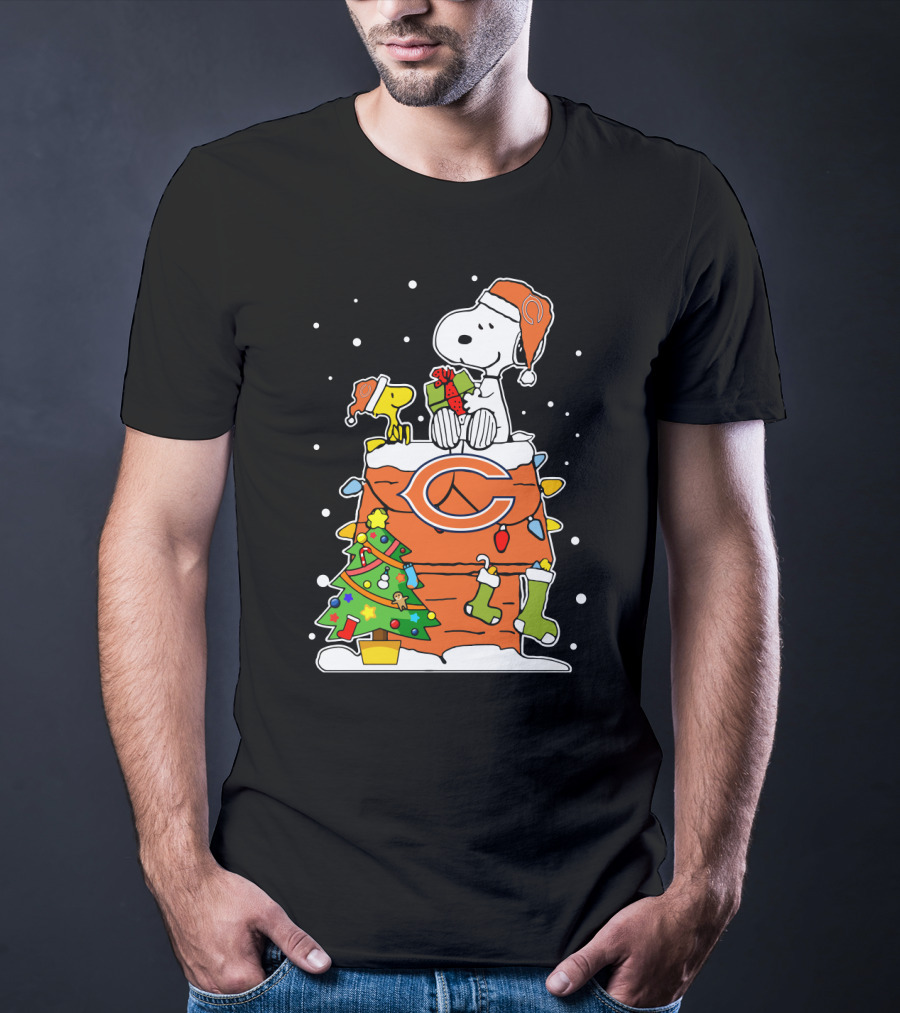Chicago Bears Snoopy Christmas Ensemble T-Shirt