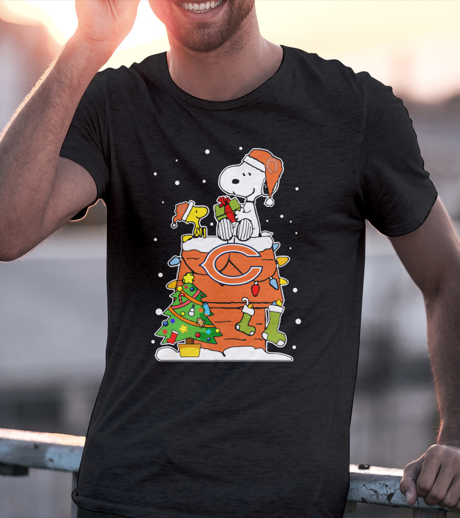 Chicago Bears Snoopy Christmas Ensemble T-Shirt