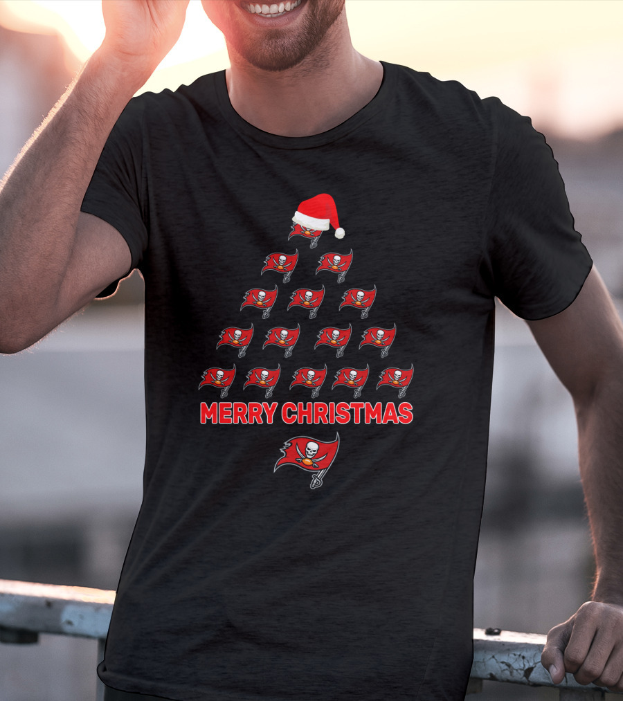 Merry Christmas Tampa Bay Buccaneers Flag Tree With Santa Hat T-Shirt