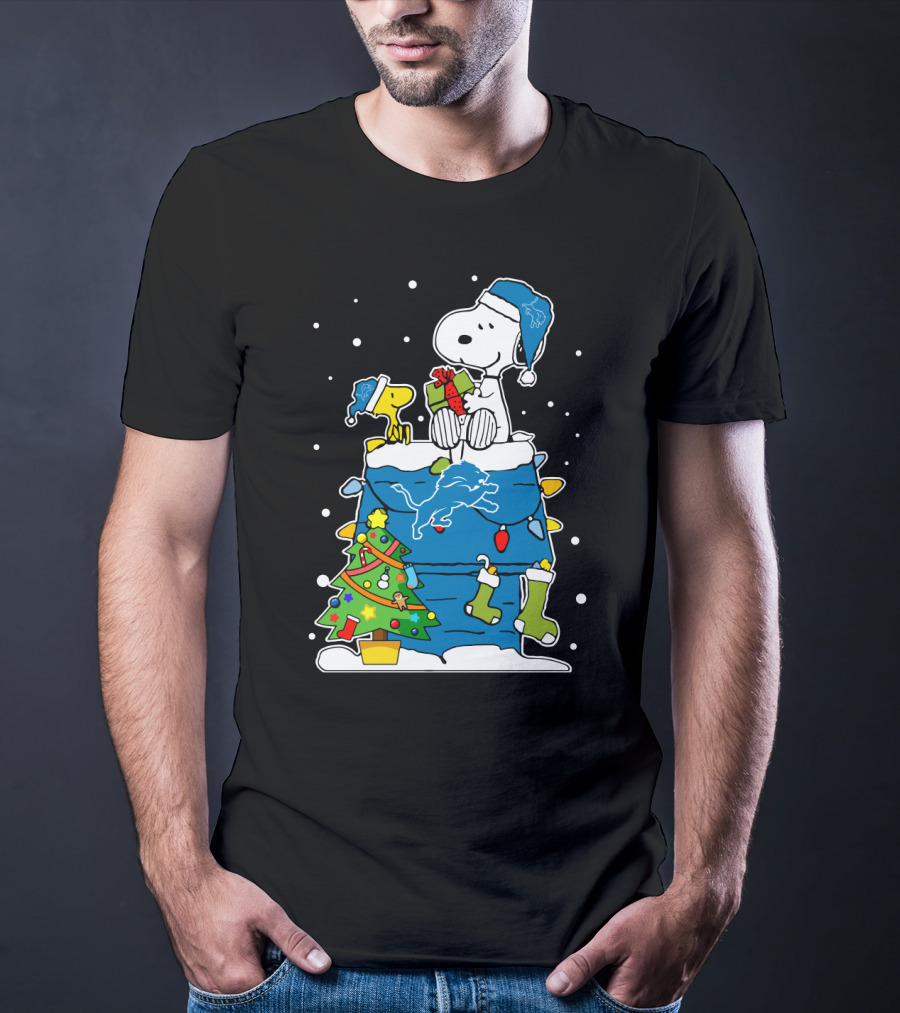 Detroit Lions Christmas Snoopy Woodstock Peanuts Holiday T-Shirt
