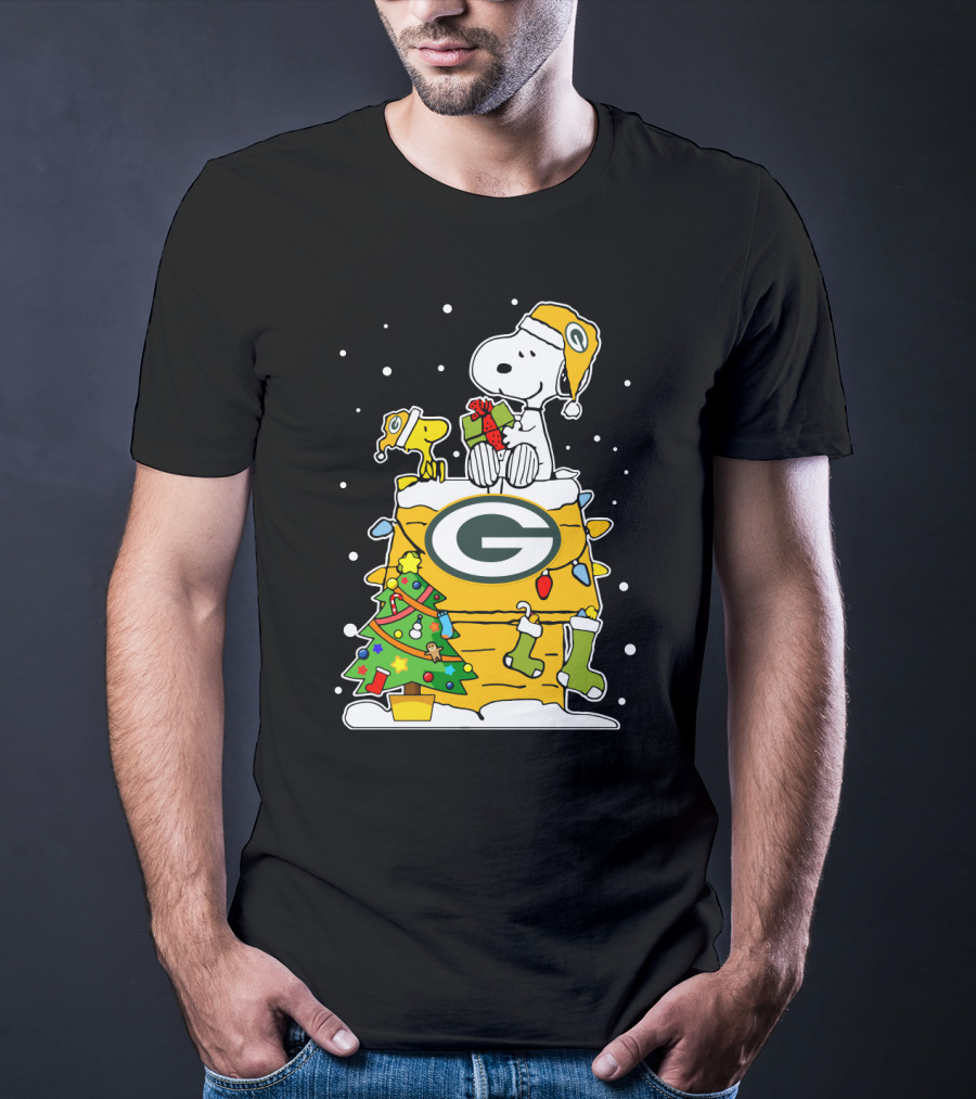 Green Bay Packers Snoopy Christmas Doghouse Scene T-Shirt