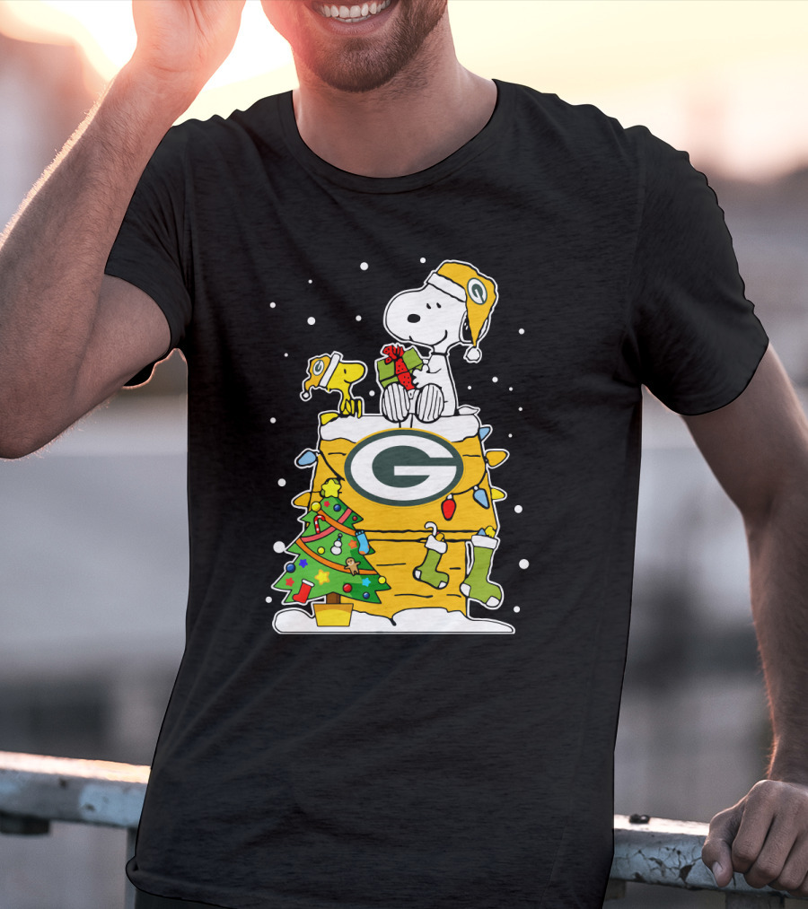 Green Bay Packers Snoopy Christmas Doghouse Scene T-Shirt
