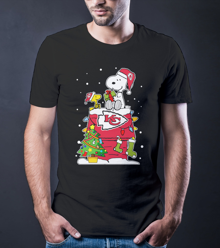 Kansas City Chiefs Snoopy Christmas Santa Hat Peanuts Woodstock Holiday Football T-Shirt