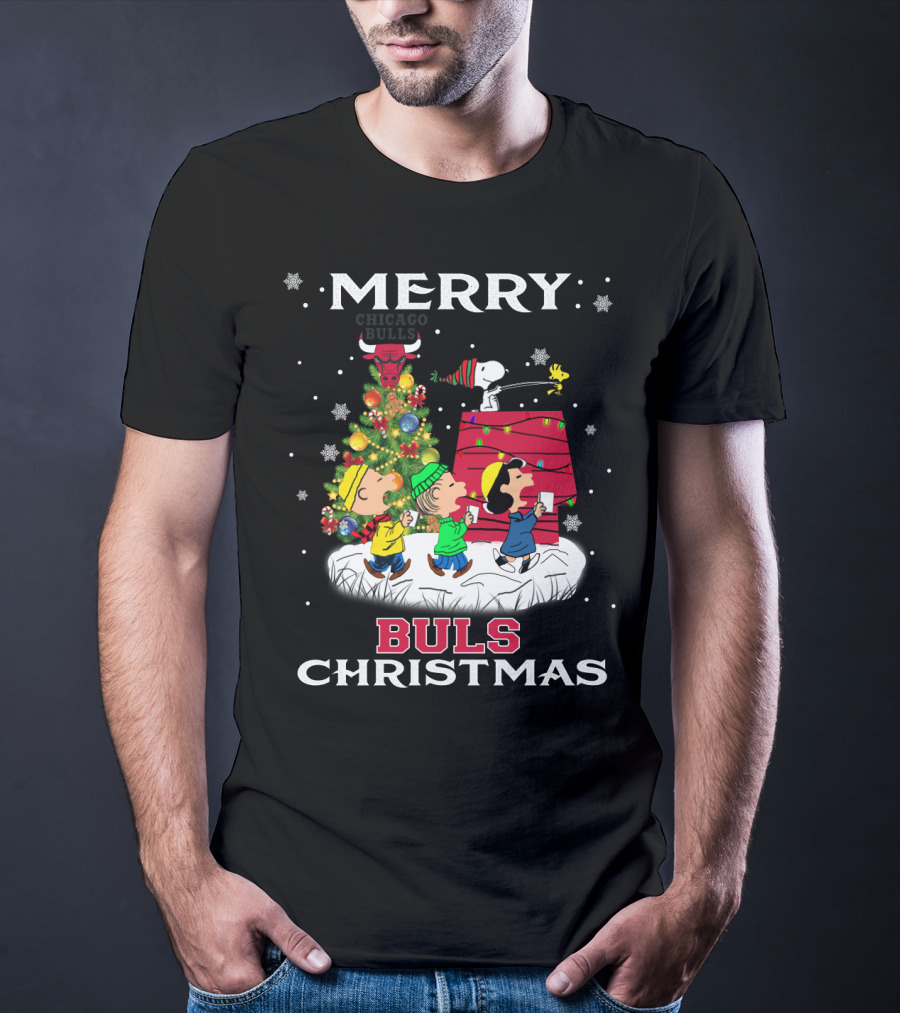 Merry Bulls Christmas For Snoopy Fans T-Shirt