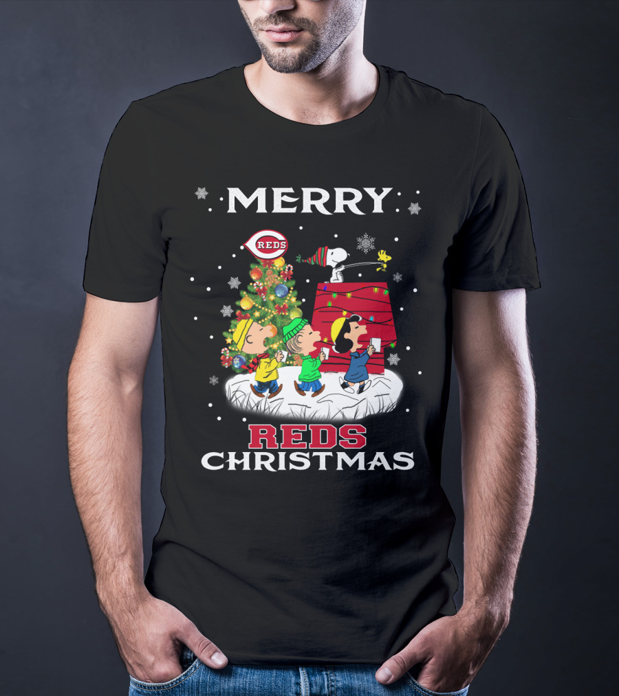 Merry Cincinnati Reds Christmas Featuring Snoopy And Peanuts Characters T-Shirt