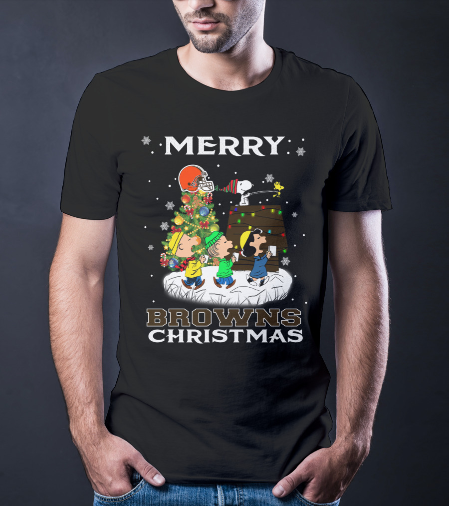 Merry Browns Christmas Snoopy And Friends Cleveland Fans T-Shirt