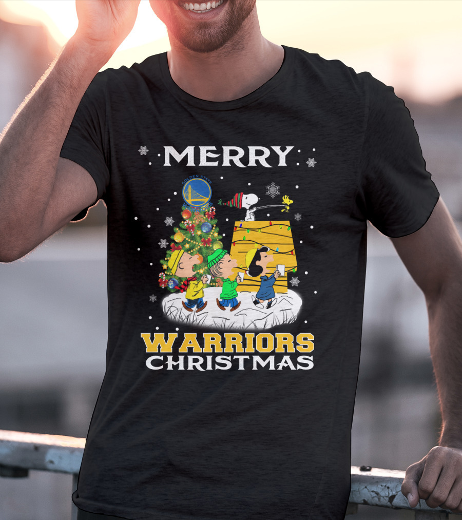Merry Golden State Warriors Christmas Snoopy Charlie Brown Tree T-Shirt
