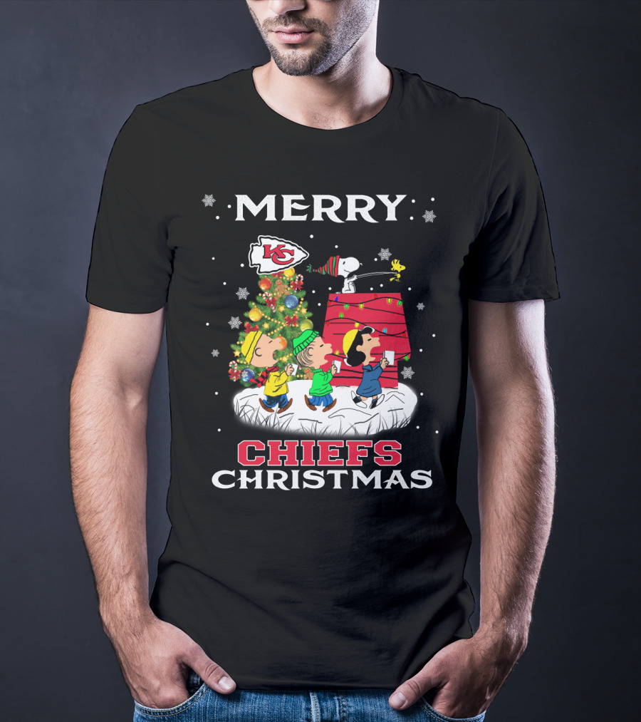 Merry Kansas City Chiefs Christmas Snoopy Fans With Peanuts Characters And Colorful Tree T-Shirt