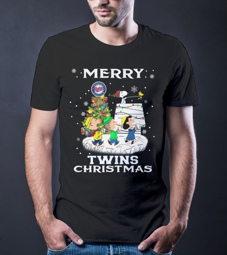 Merry Minnesota Twins Christmas With Snoopy And Peanuts Characters T-Shirt