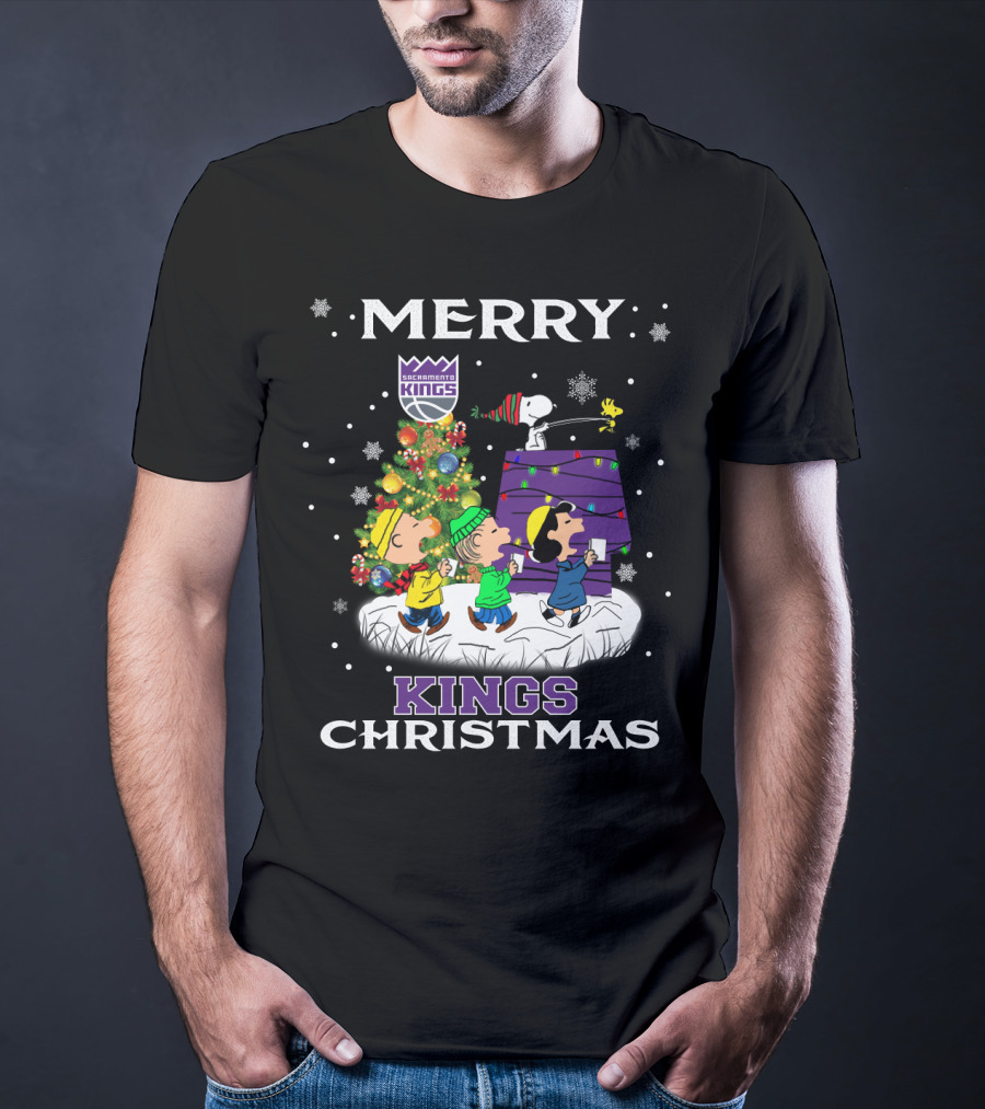 Merry Sacramento Kings Christmas For Snoopy Fans Peanuts Holiday Scene T-Shirt