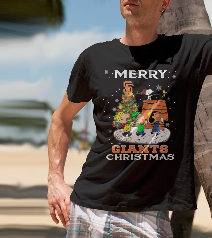 Merry San Francisco Giants Christmas Snoopy Peanuts Festive Scene T-Shirt