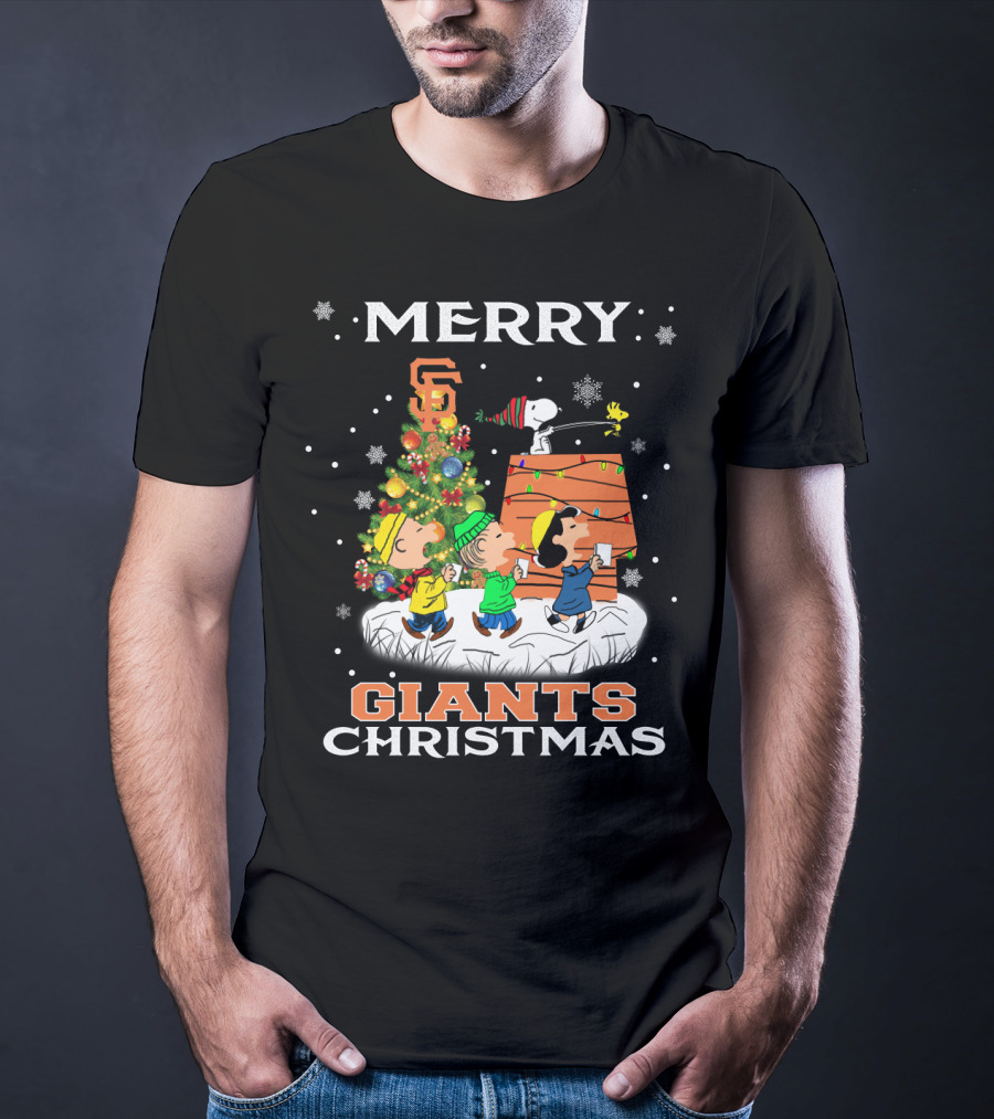 Merry San Francisco Giants Christmas Snoopy Peanuts Festive Scene T-Shirt