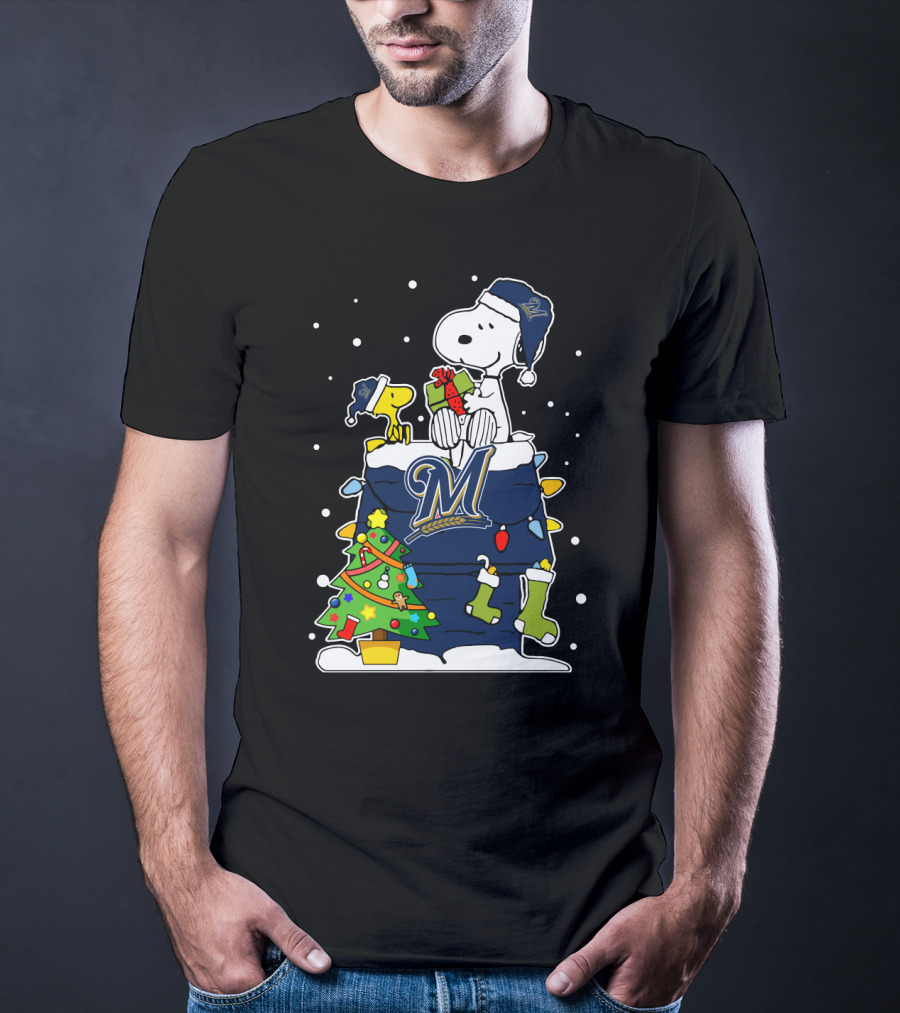 Milwaukee Brewers Snoopy Christmas With Tree And Presents T-Shirt