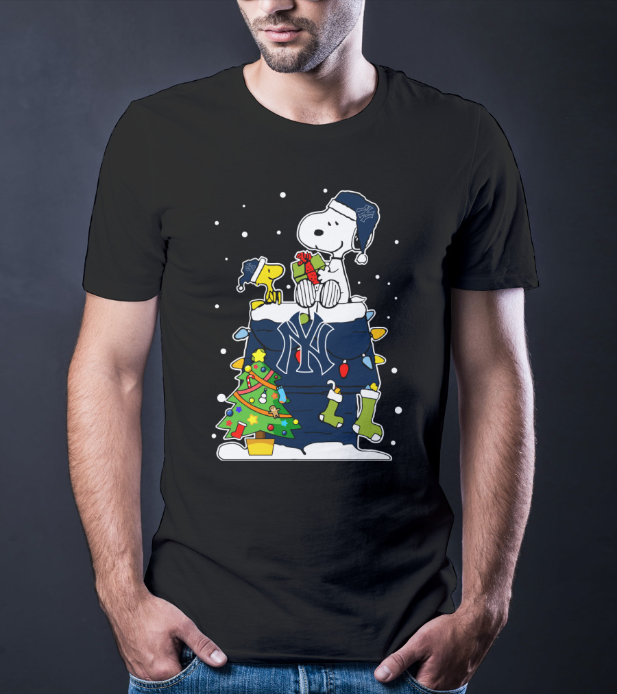 Snoopy And Woodstock Celebrate Christmas With New York Yankees T-Shirt