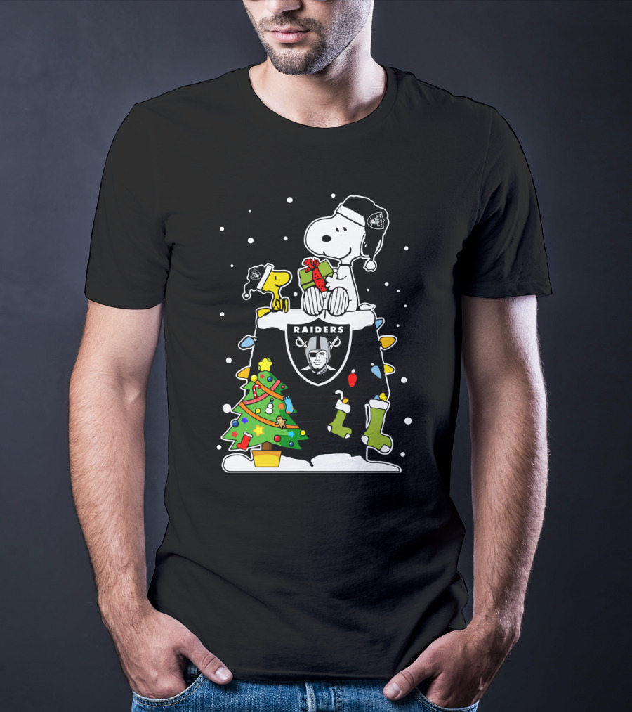 Oakland Raiders Snoopy Christmas Holiday T-Shirt