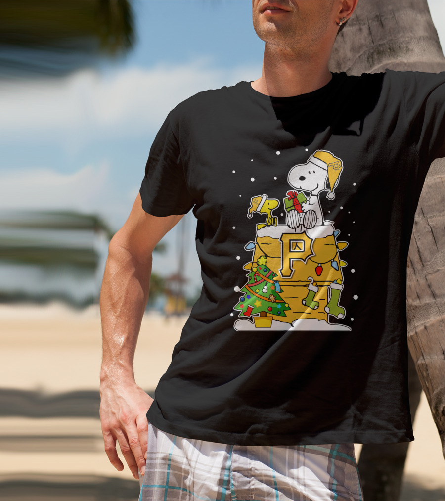 Pittsburgh Pirates Snoopy Christmas Gift Scene Holiday T-Shirt
